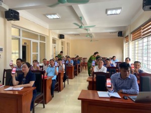 UBND XÃ ĐỒNG SƠN TỔ CHỨC HỘI NGHỊ TUYÊN TRUYỀN, HƯỚNG DẪN NHÂN DÂN THAM GIA SỬA ĐỔI, BỔ SUNG MỘT SỐ ĐIỀU CỦA HIẾN PHÁP NĂM 2013 
